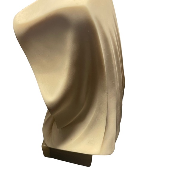 Vintage Alabaster Hand made Italy Carved Mary Madonna statue Mid century - Picture 6 of 7